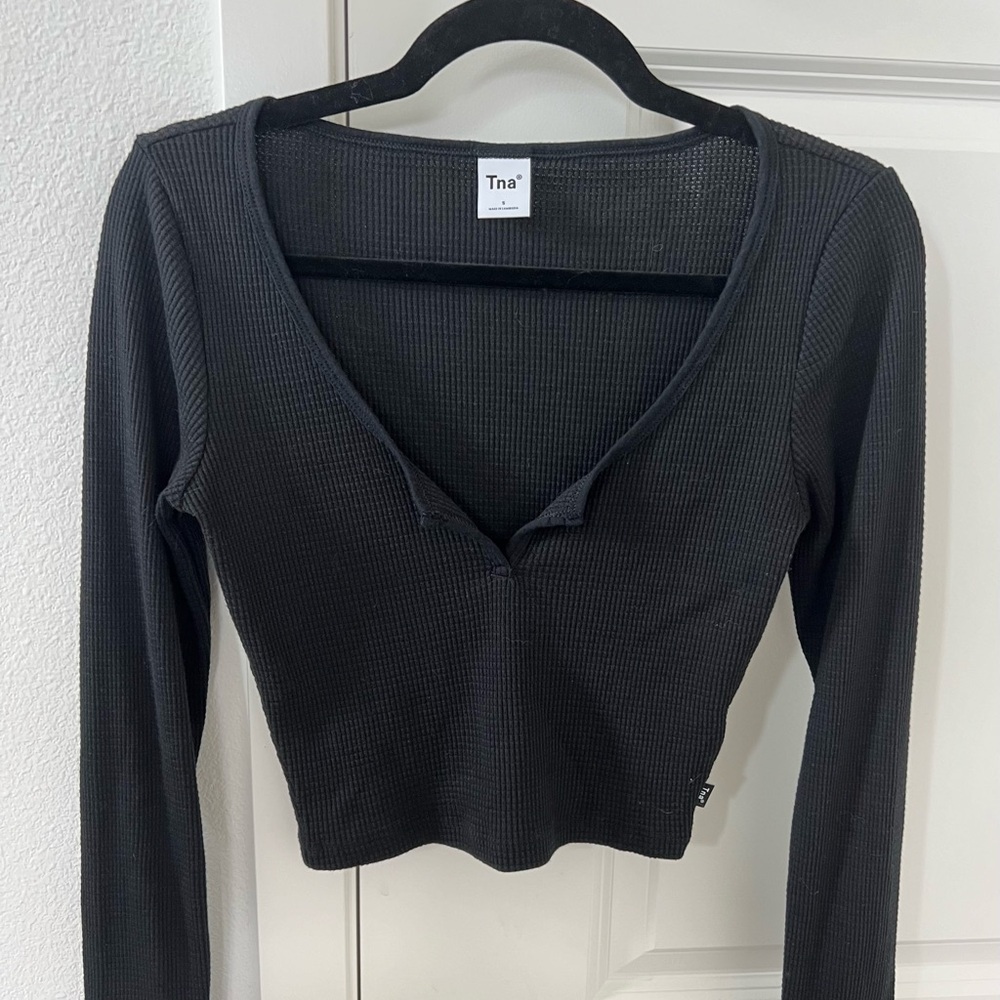 Aritzia TNA crop long sleeve (size S)